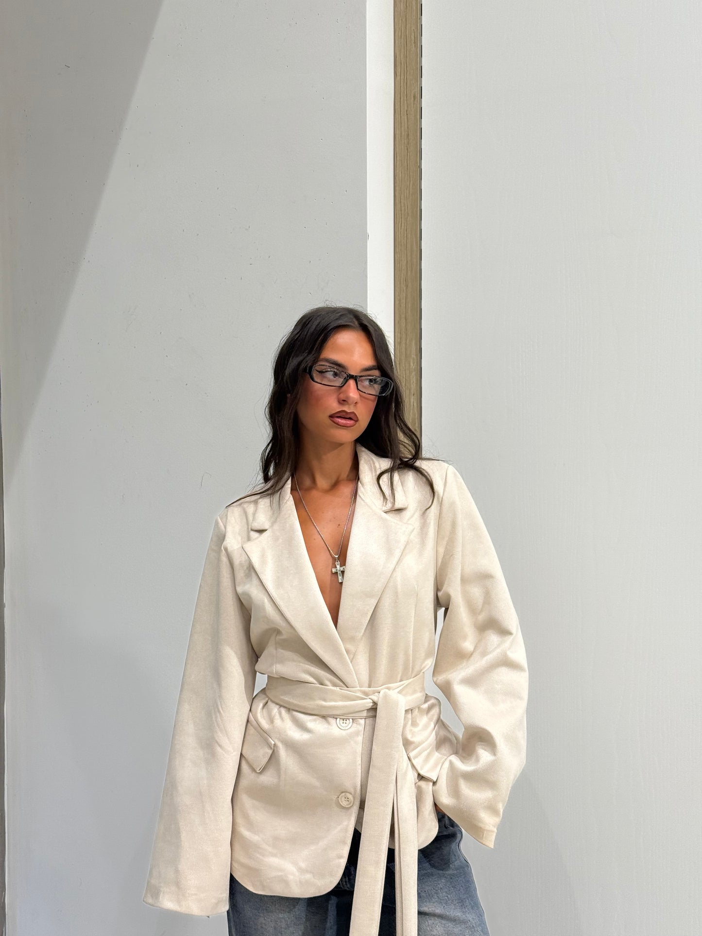 BLAZER CON CINTURA IN CAMOSCIO BEIGE