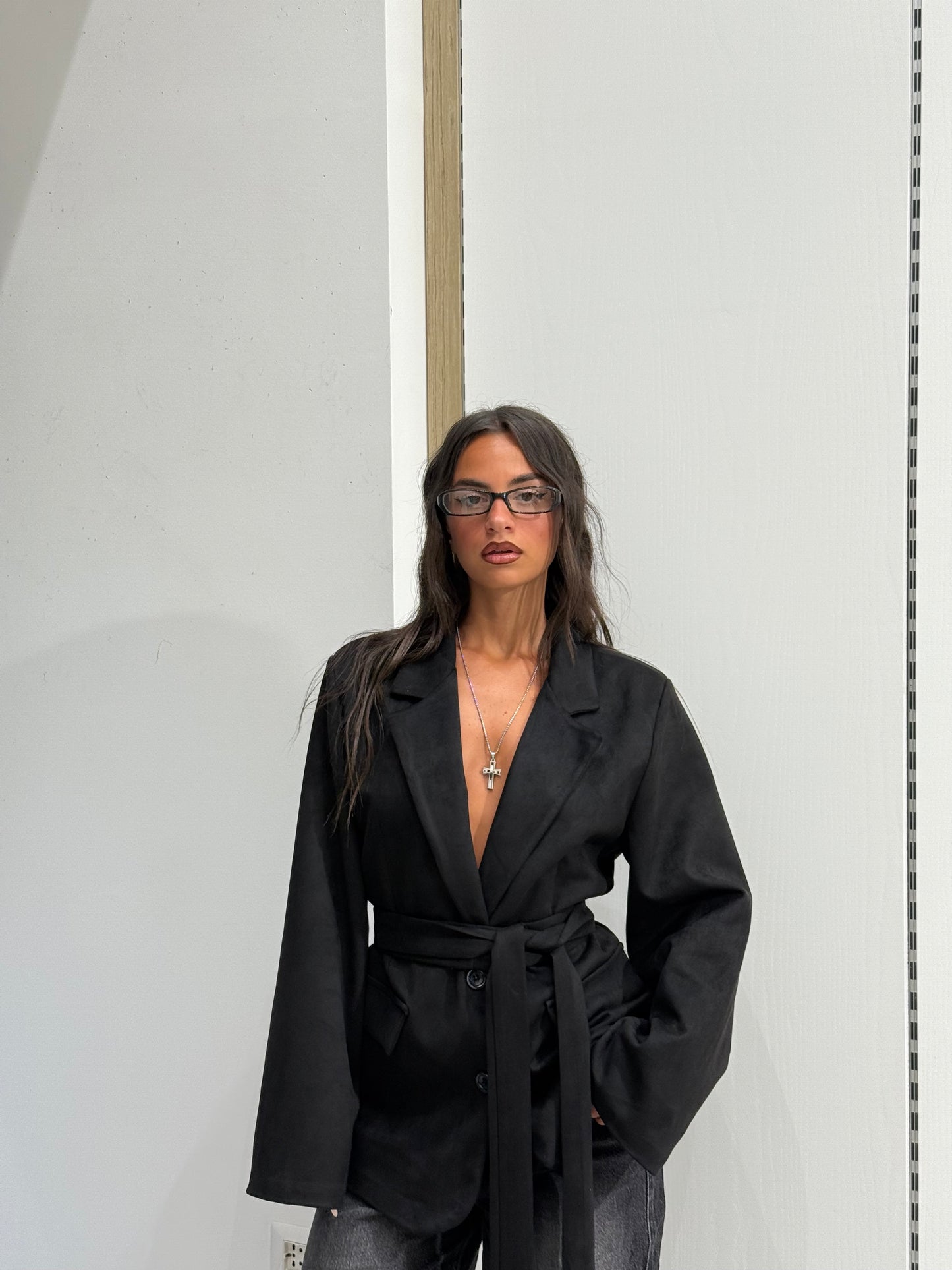 BLAZER CON CINTURA IN CAMOSCIO NERO
