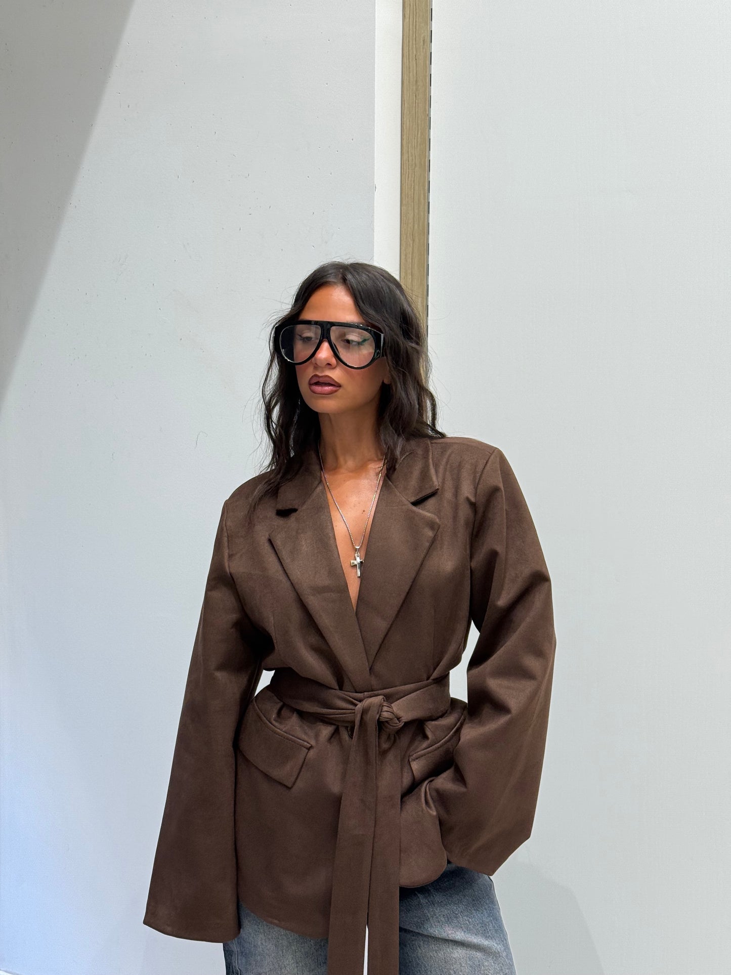 BLAZER CON CINTURA IN CAMOSCIO MARRONE