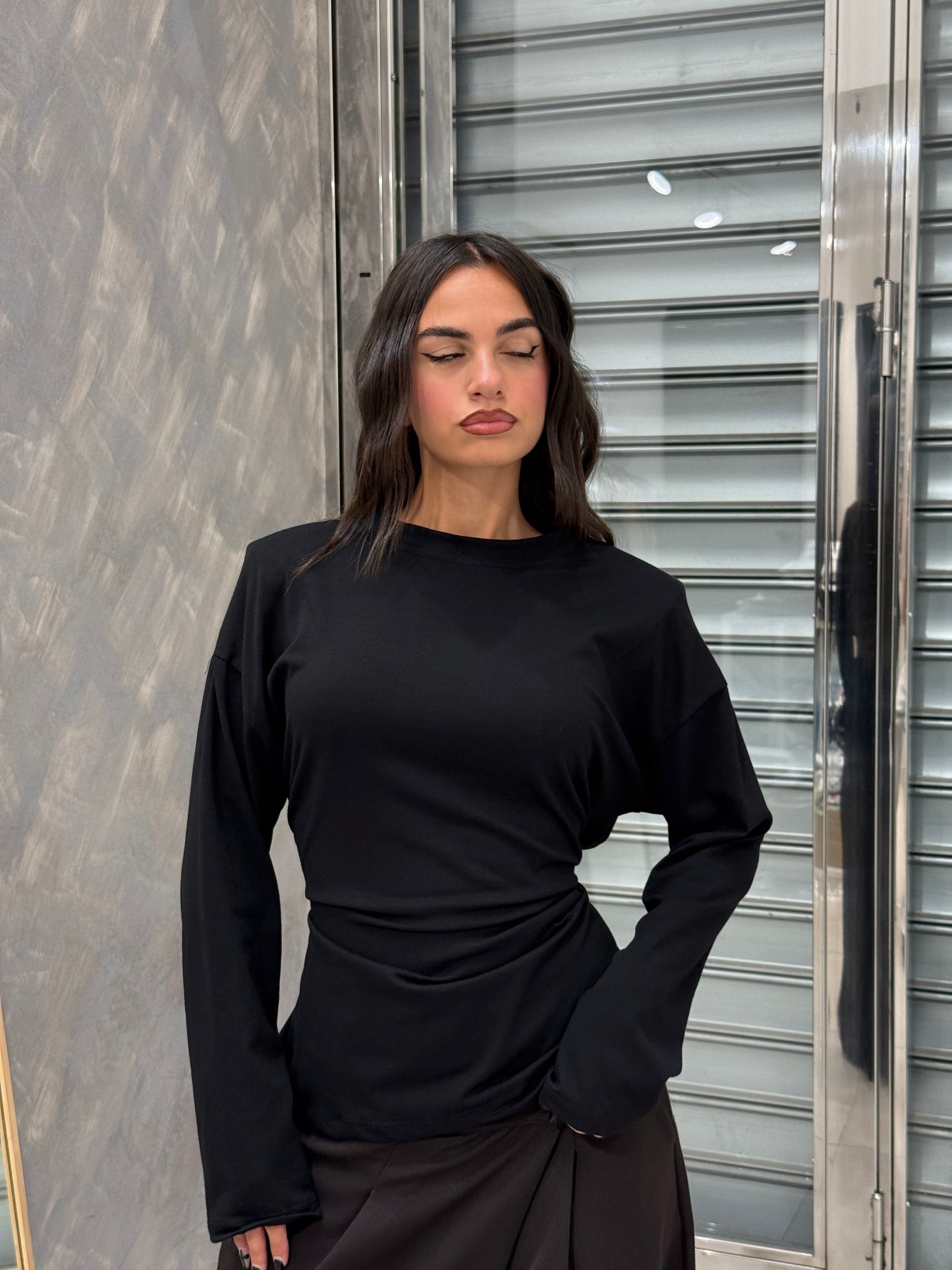T-SHIRT EFFETTO BUSTINO LUNGA NERA
