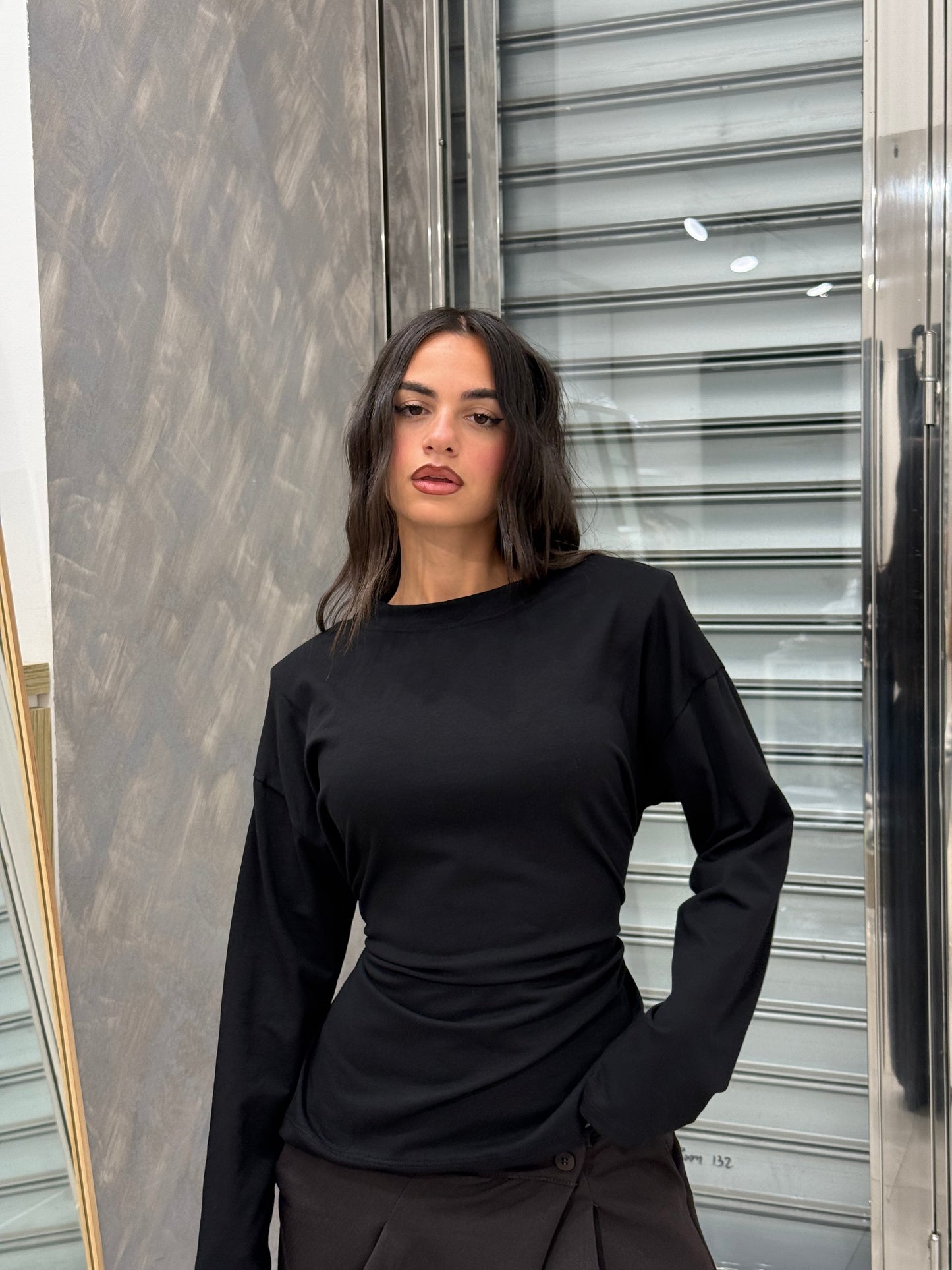 T-SHIRT EFFETTO BUSTINO LUNGA NERA