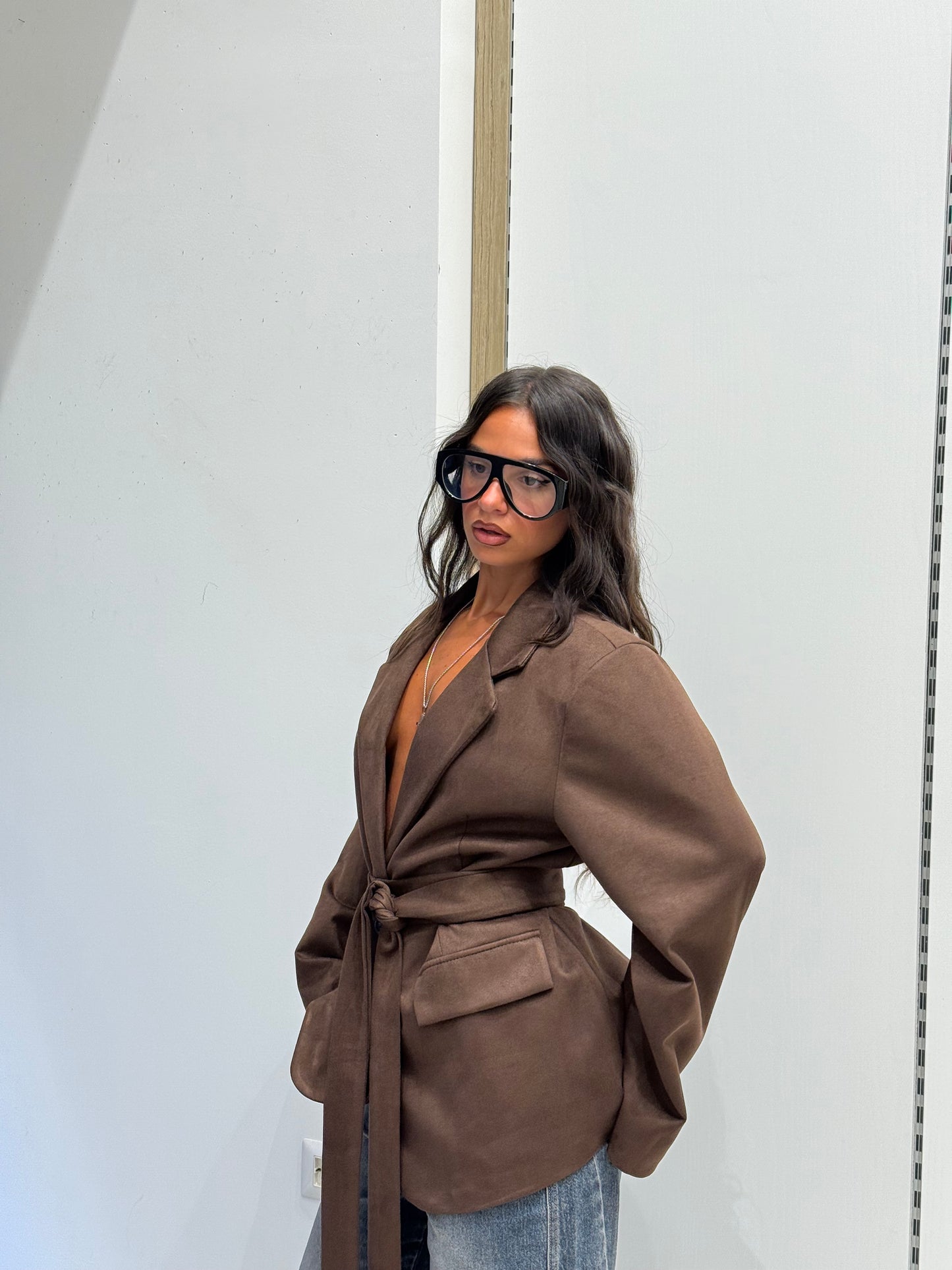 BLAZER CON CINTURA IN CAMOSCIO MARRONE