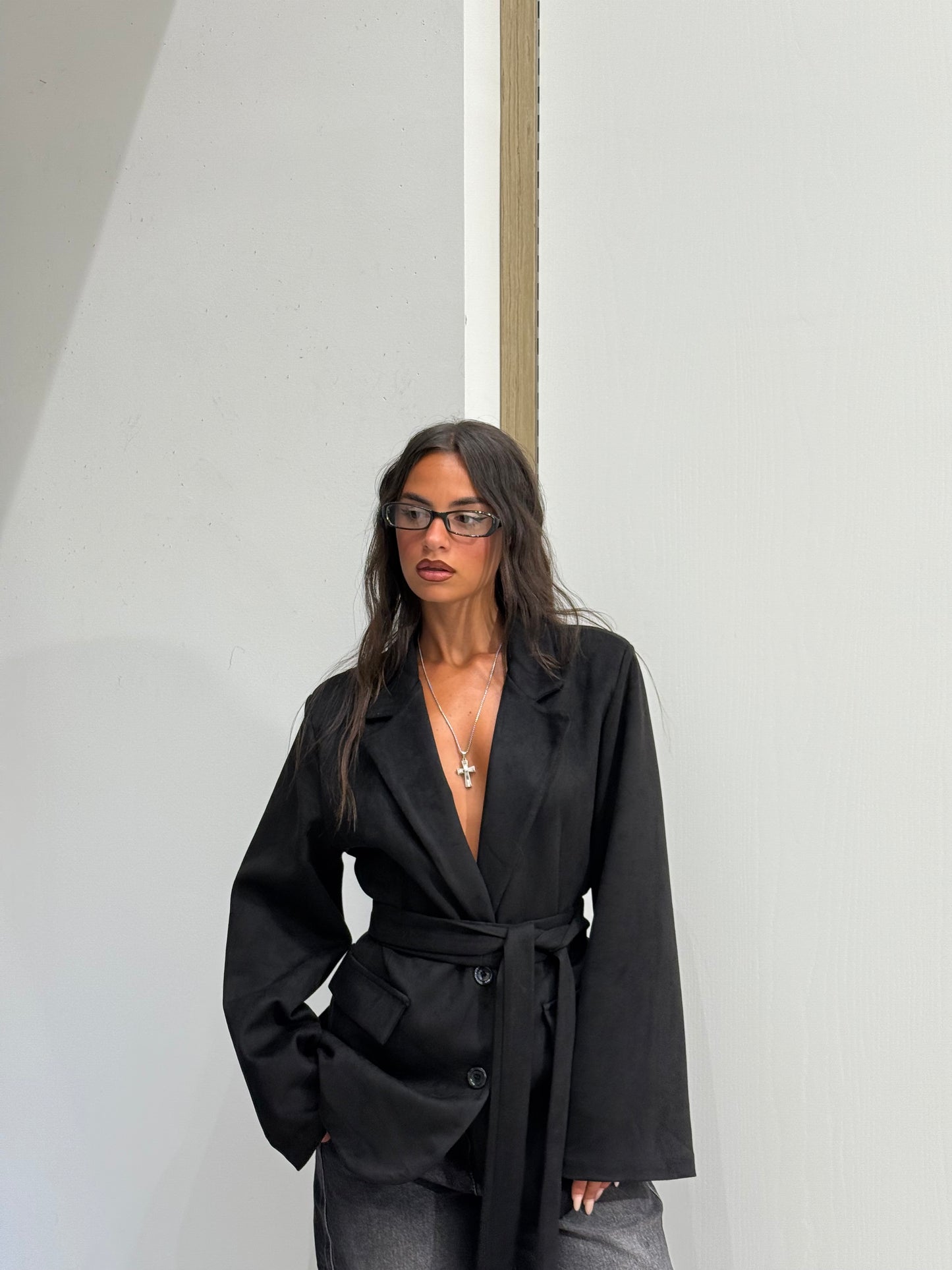 BLAZER CON CINTURA IN CAMOSCIO NERO