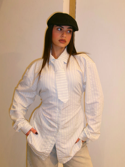 CAMICIA A RIGHE CON CRAVATTA EFFETTO BUSTINO